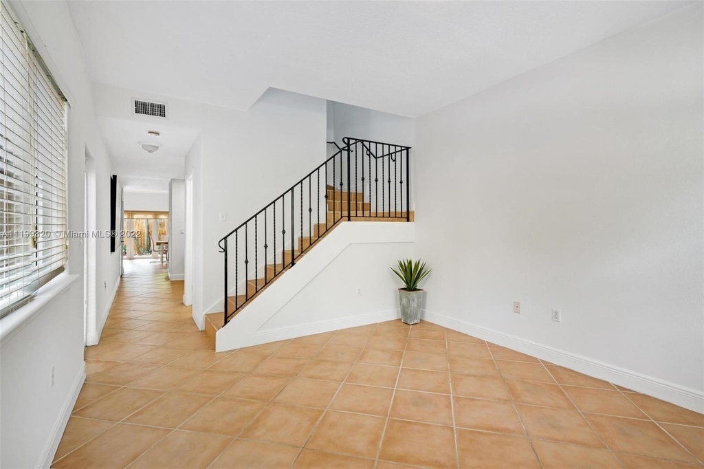 2939 Sw 30th Ct - Photo 2