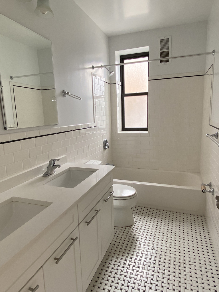 204 West Broadway  - Photo 5