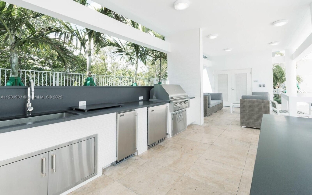 17111 Biscayne Blvd - Photo 4