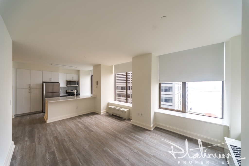  Hanover Square, Unit 16A - Photo 2