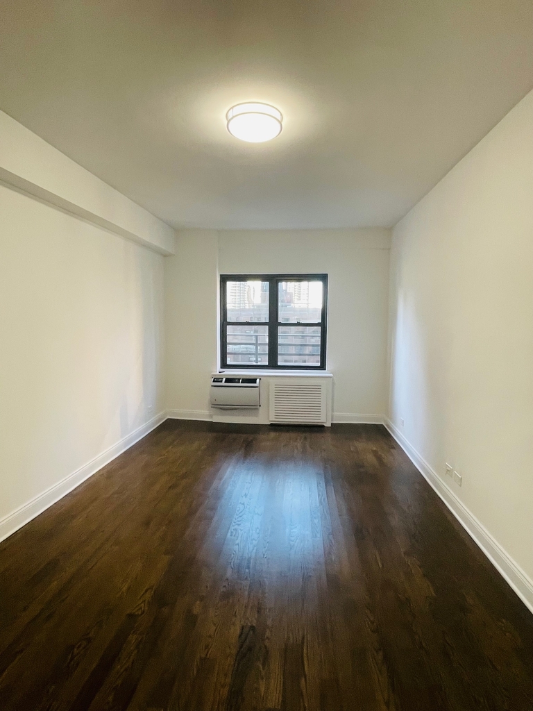 157 East 57th St, Penthouse - Photo 11