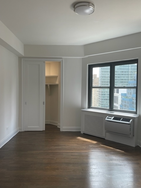  157 East 57th St, Penthouse - Photo 8