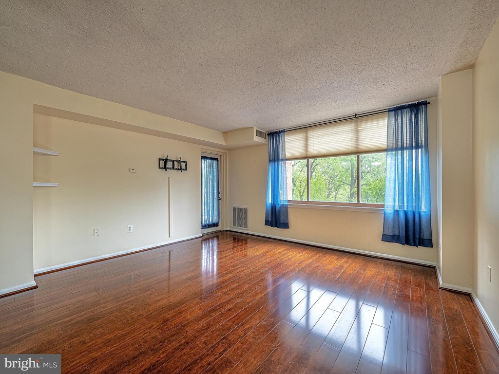 10101 Grosvenor Place - Photo 8