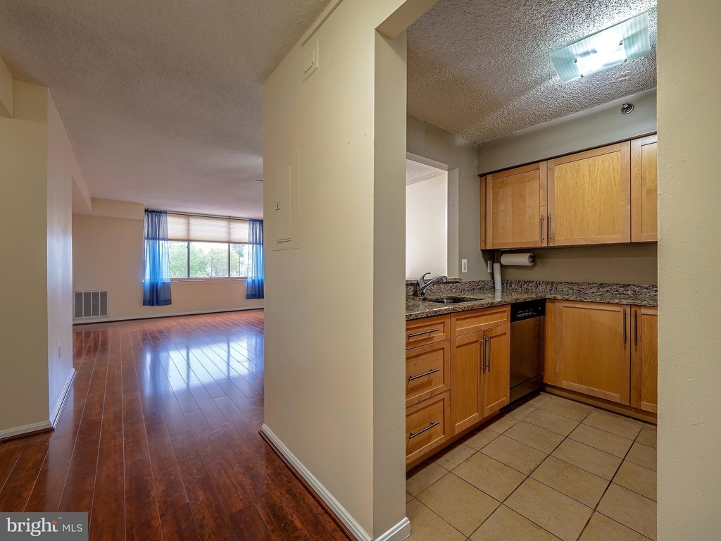 10101 Grosvenor Place - Photo 1