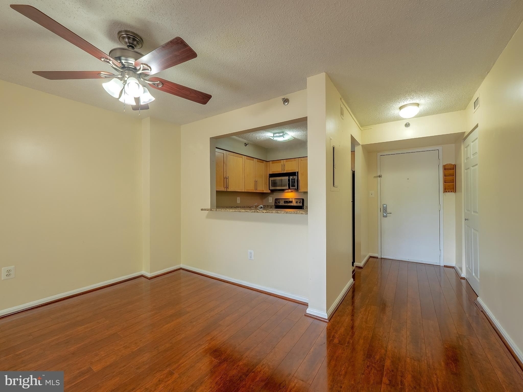 10101 Grosvenor Place - Photo 11