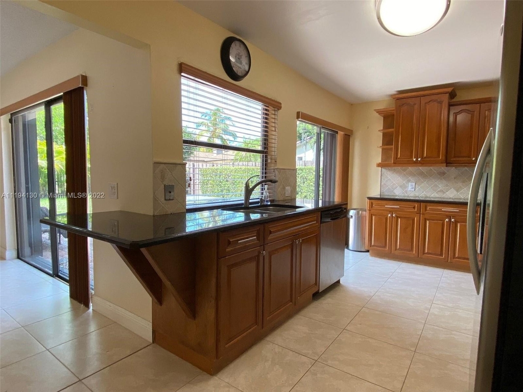 10908 Sw 134th Pl - Photo 8