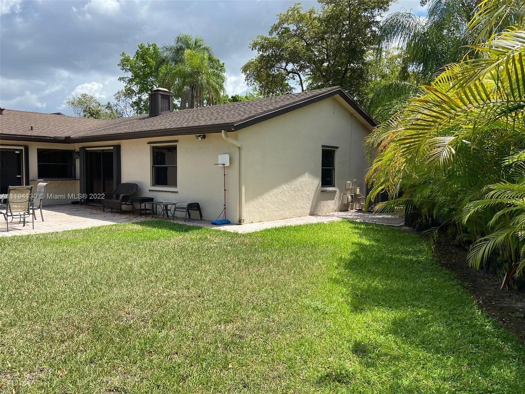 10908 Sw 134th Pl - Photo 33