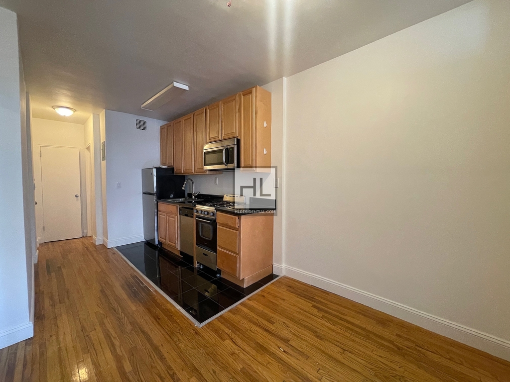 190 East 3 Street - Photo 3