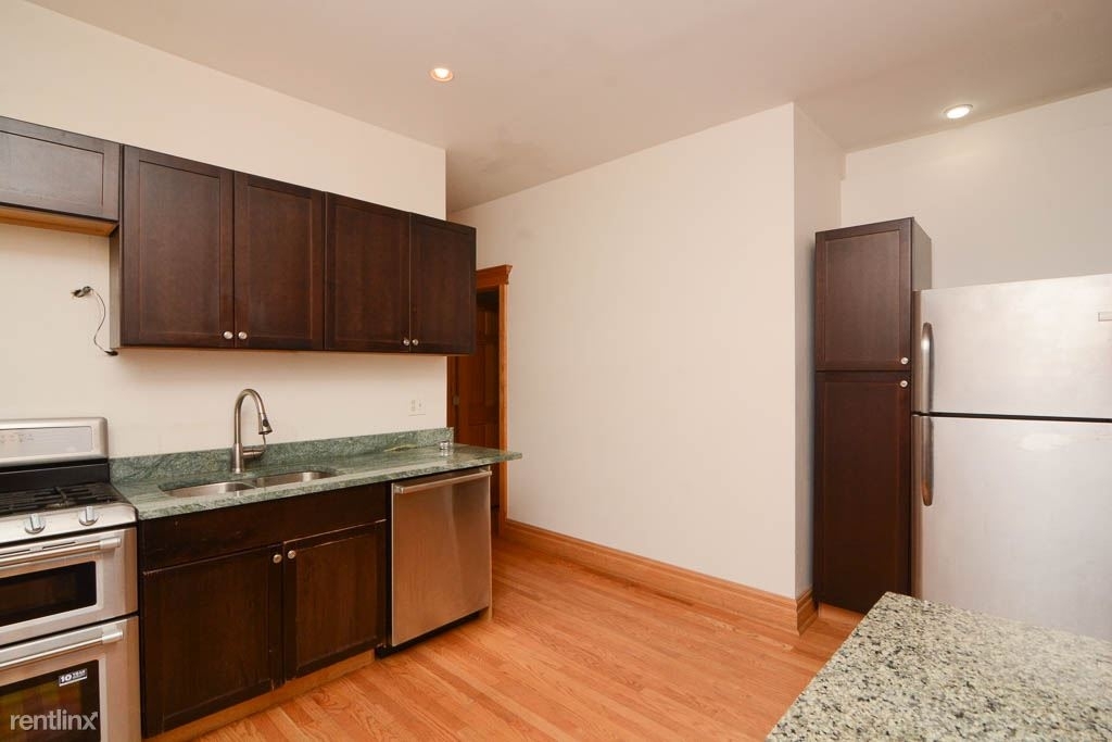 2053 W. Fullerton, Unit 1 - Photo 2