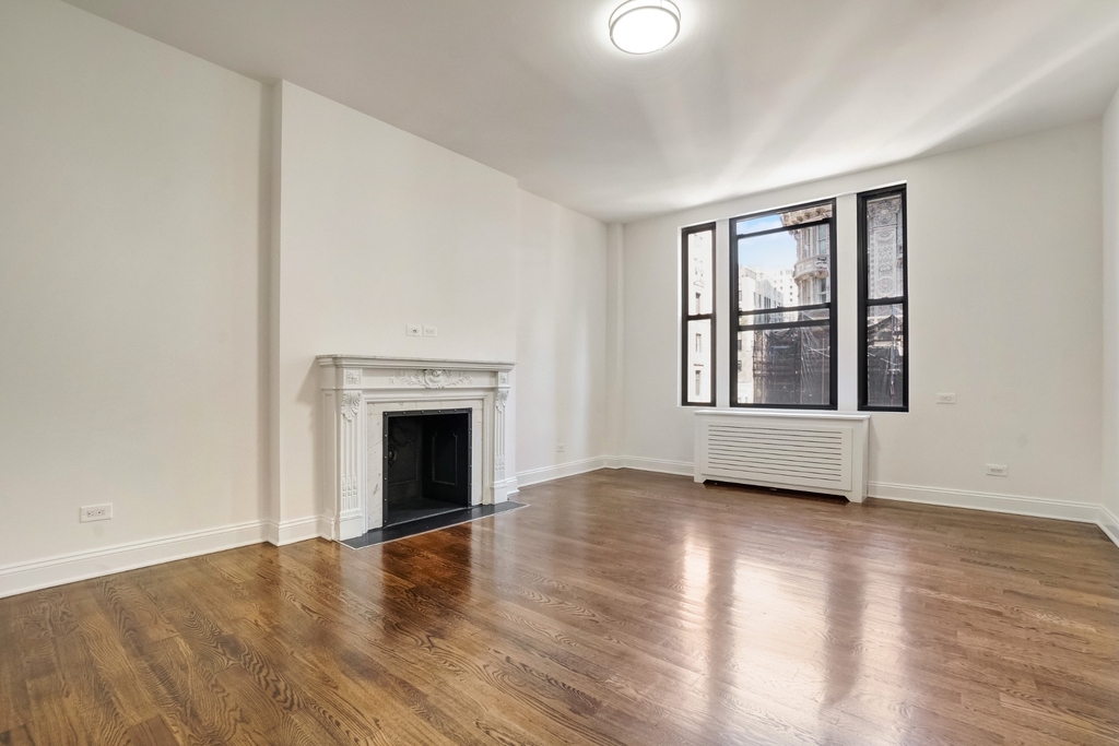 200 West 58th Street - Photo 1