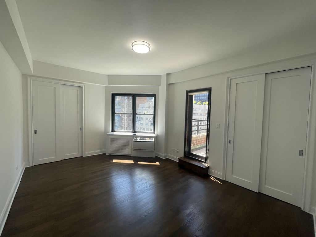 East 57th Street - Photo 2