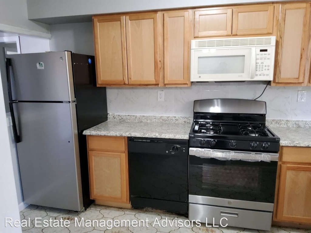 610 Roosevelt Avenue - Photo 2