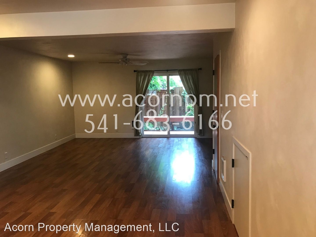 2474 Willamette Alley - Photo 8