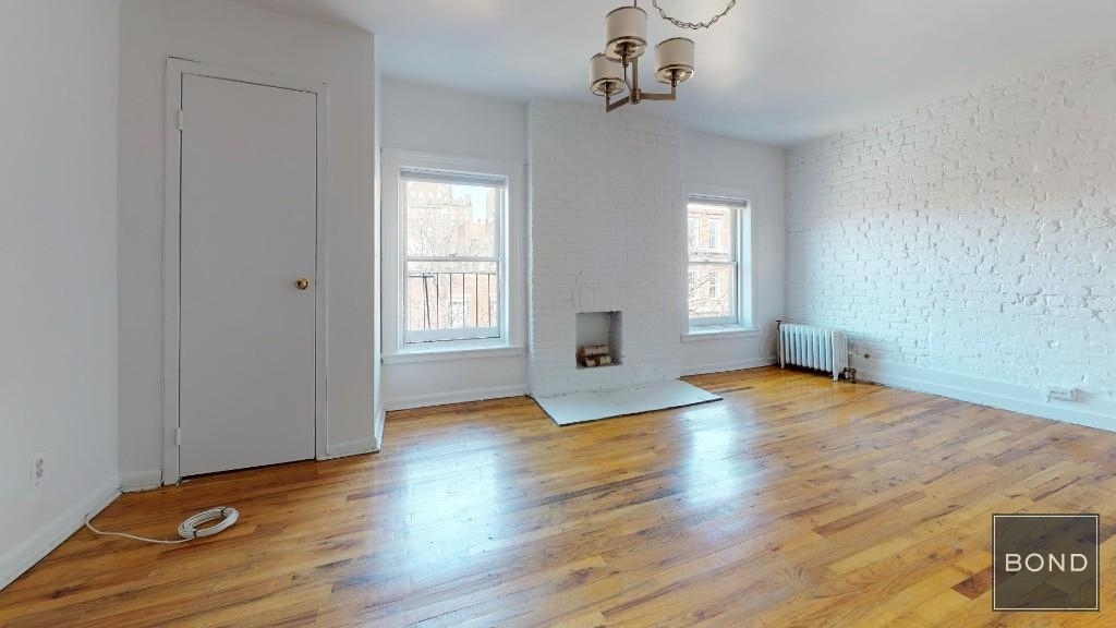 286 West 11th Street - Photo 1