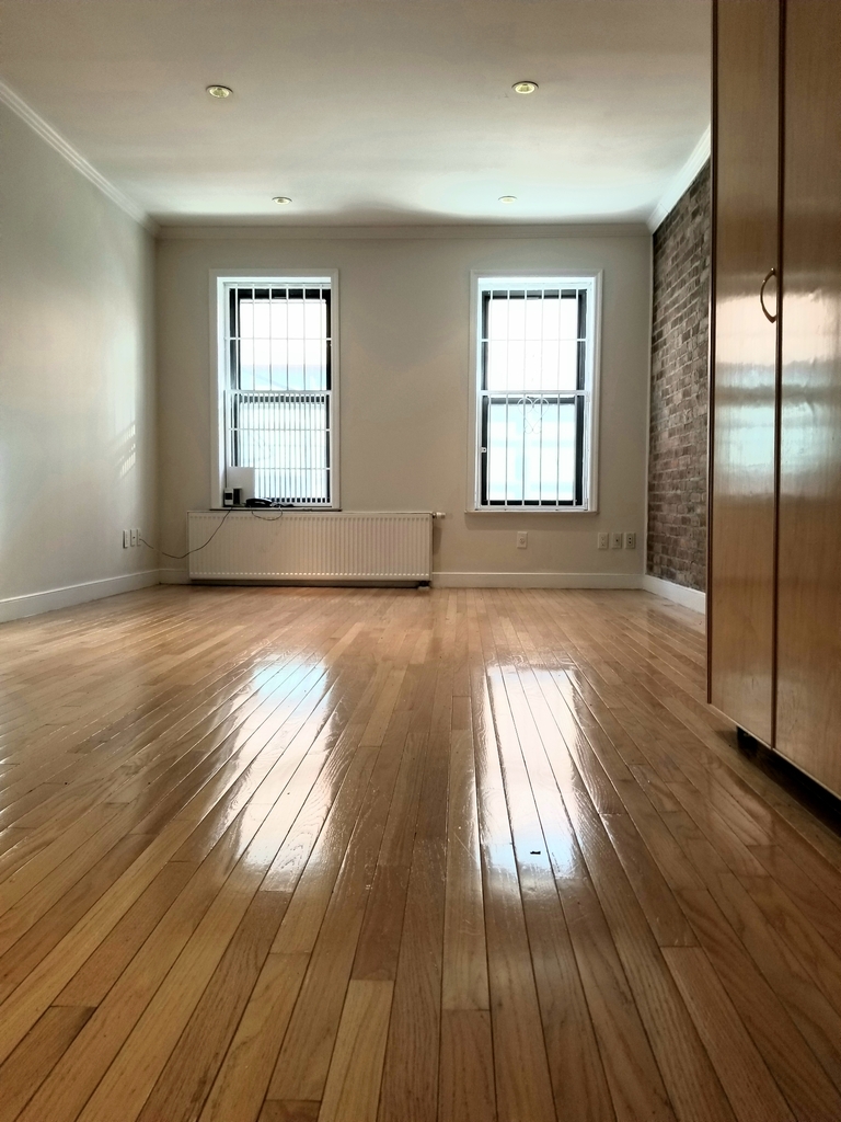 527 West 48th Street/10th ave - Photo 2