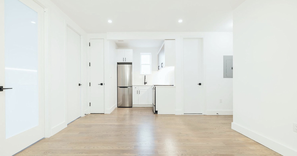 282 East 32nd Street - Photo 3