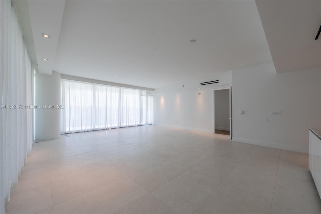 10201 Collins Ave - Photo 2