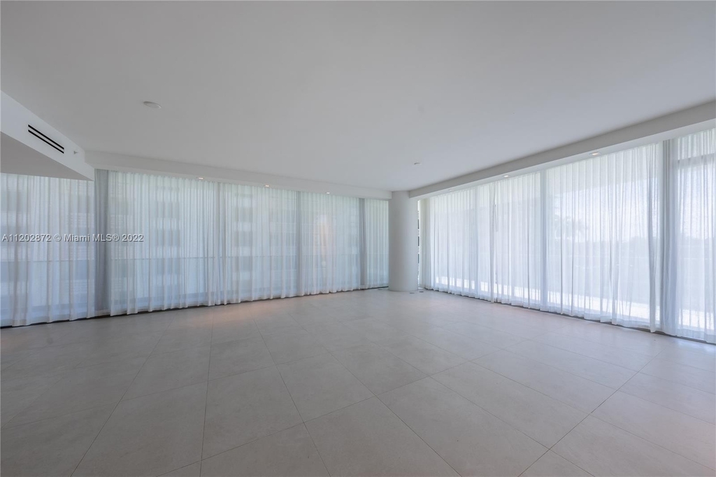 10201 Collins Ave - Photo 3