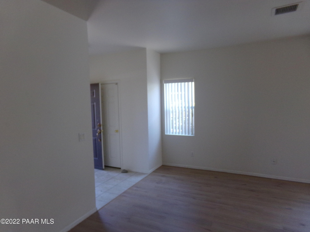 541 N Mercado Street - Photo 6