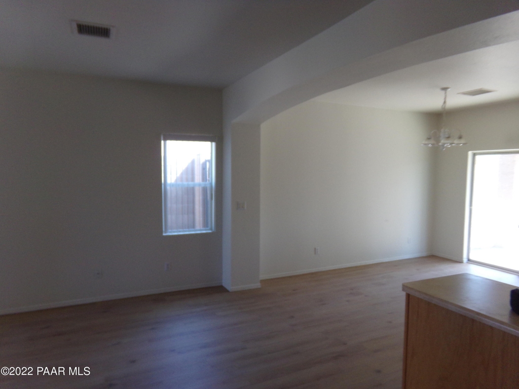 541 N Mercado Street - Photo 5