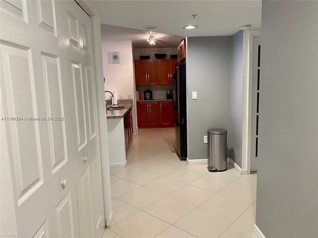 1155 Brickell Bay Dr # 302 - Photo 4