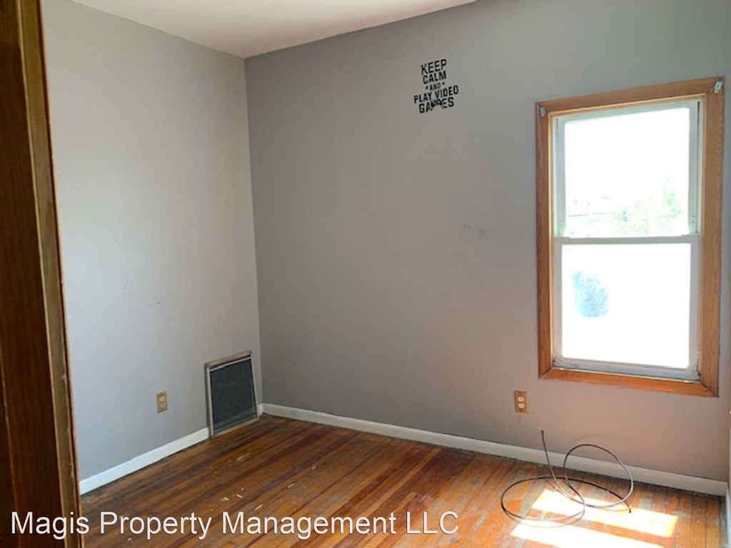 586 Linden Ave - Photo 7