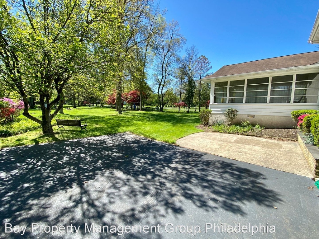 678 Cathcart Rd - Photo 2