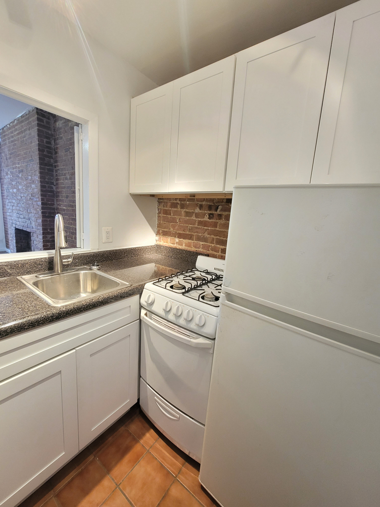 316 East 83rd Street - Photo 2