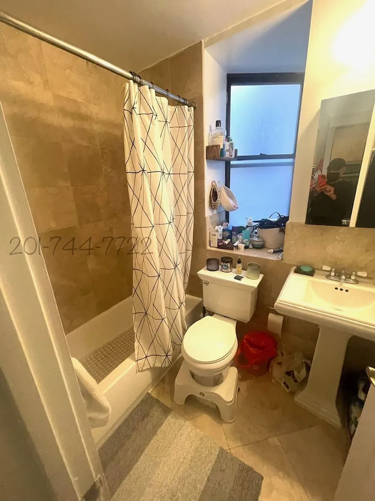 333 East 18th Street - Photo 11