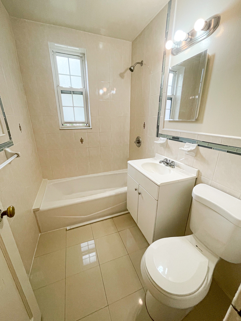 140-18 Burden Crescent - Photo 3