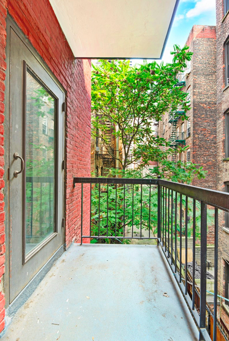 East 25th Street - Photo 5