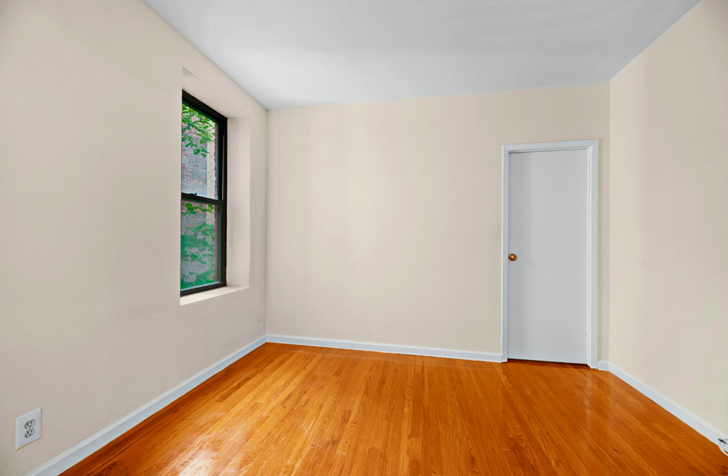 East 25th Street - Photo 3