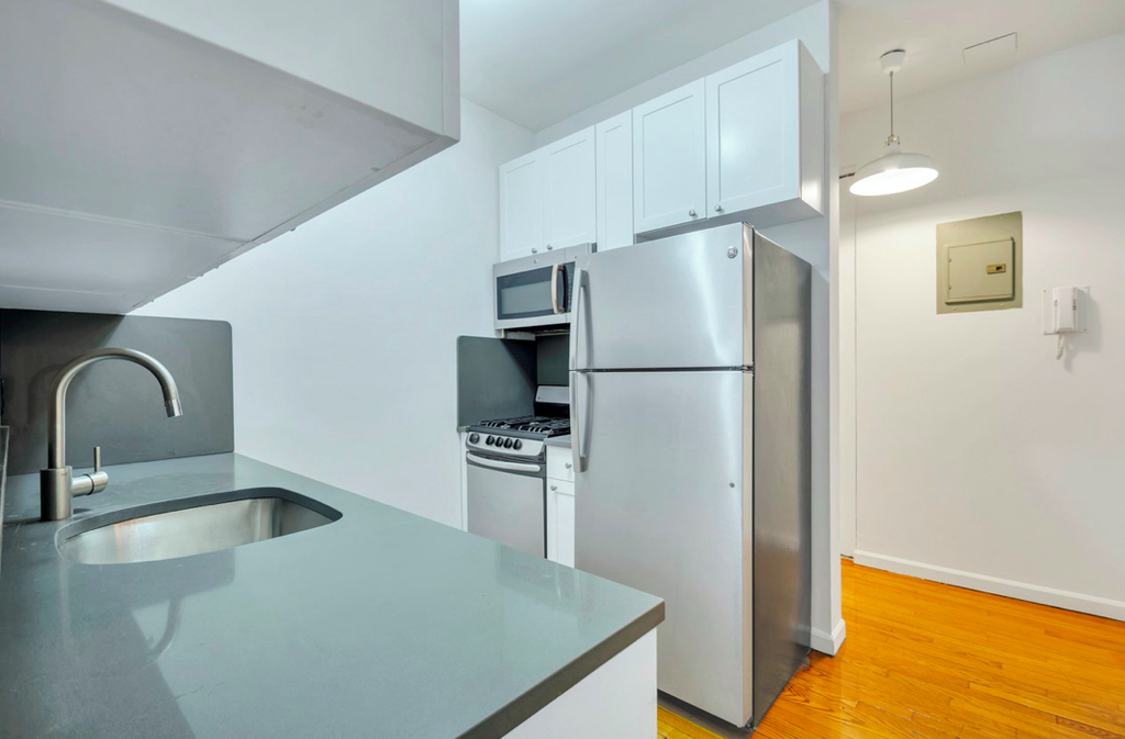 Madison Avenue - Photo 1