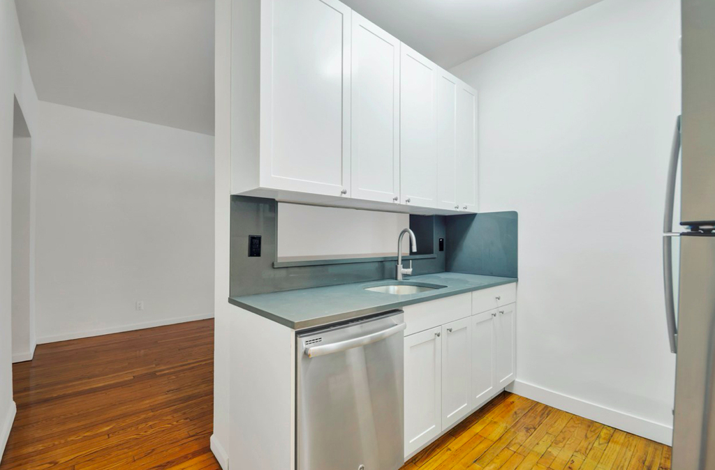 Madison Avenue - Photo 2