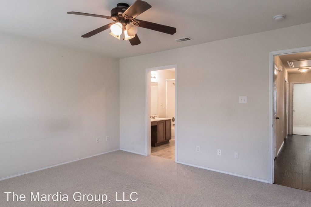 4074 Kyndra Circle - Photo 18