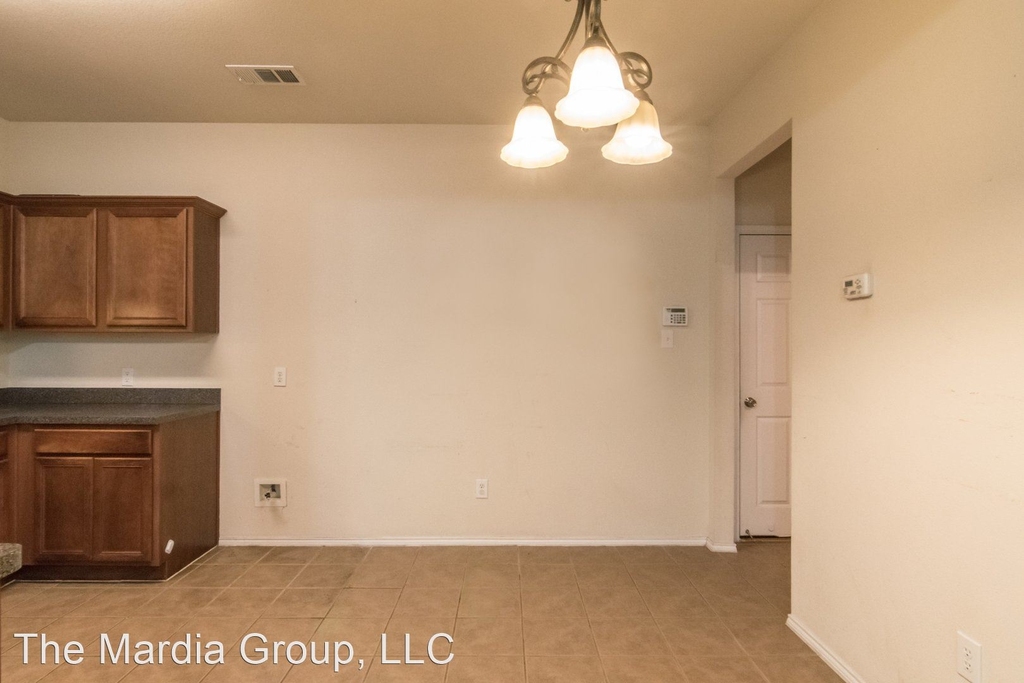 4074 Kyndra Circle - Photo 7