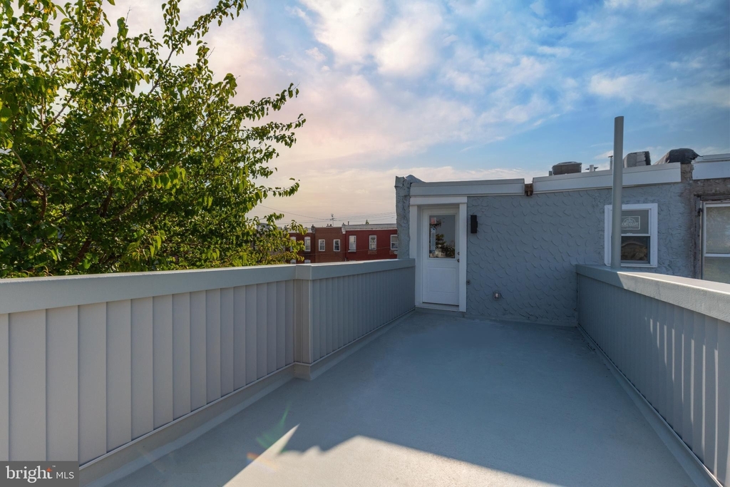 423 W Berks Street - Photo 11