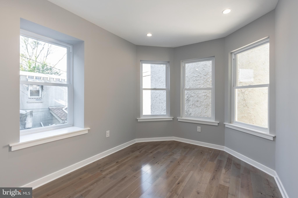 423 W Berks Street - Photo 8