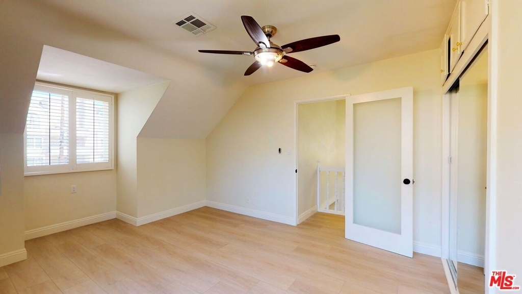 811 N Doheny Dr - Photo 28