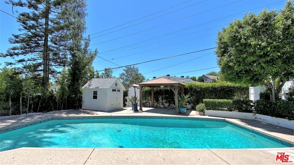 811 N Doheny Dr - Photo 39