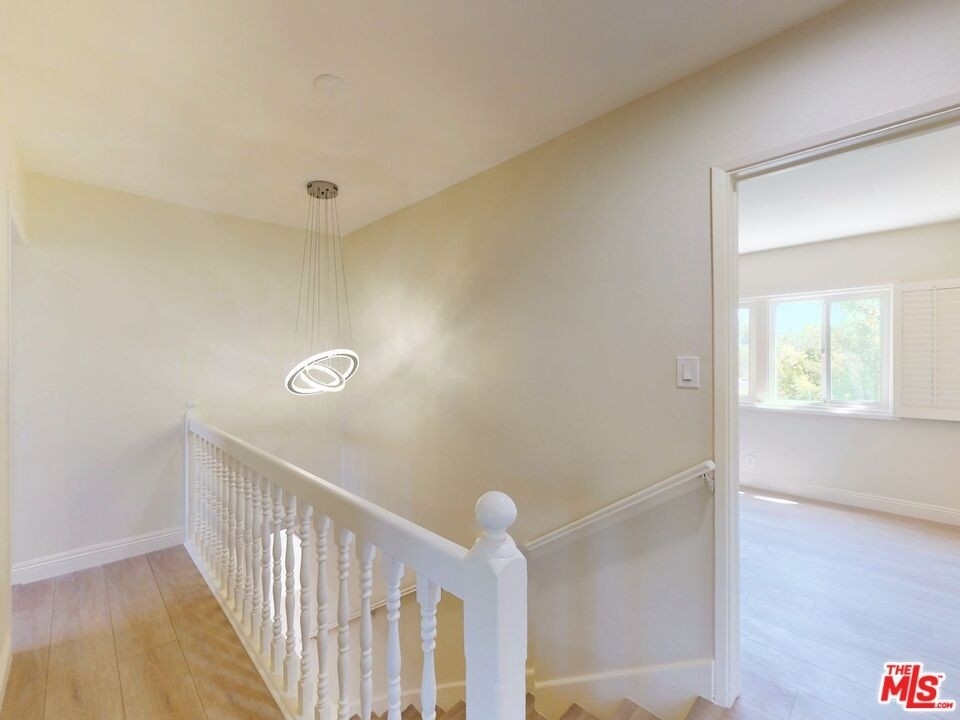 811 N Doheny Dr - Photo 17