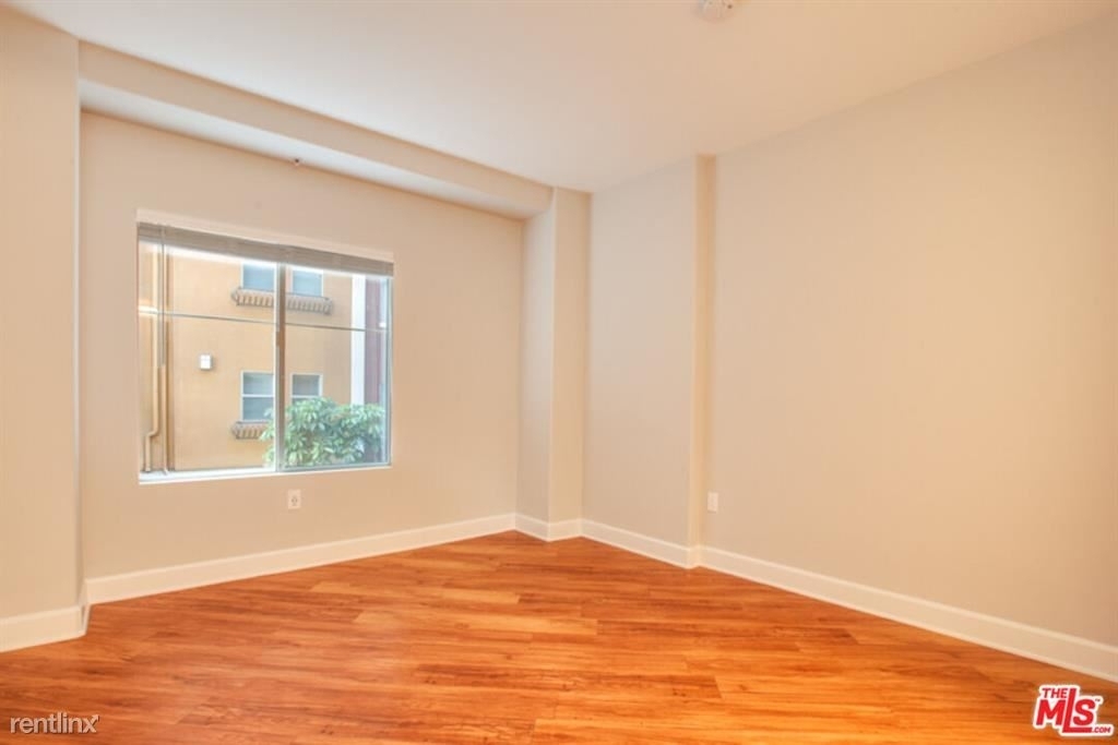 348 Hauser Blvd # 1-305 - Photo 8