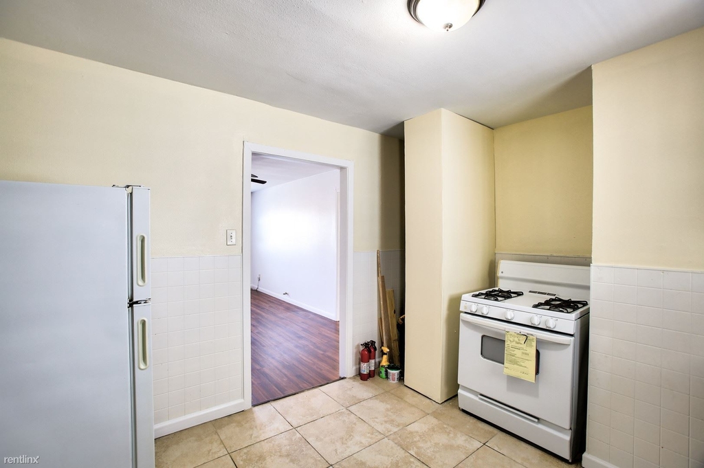 2411 Bastrop St 3 - Photo 4