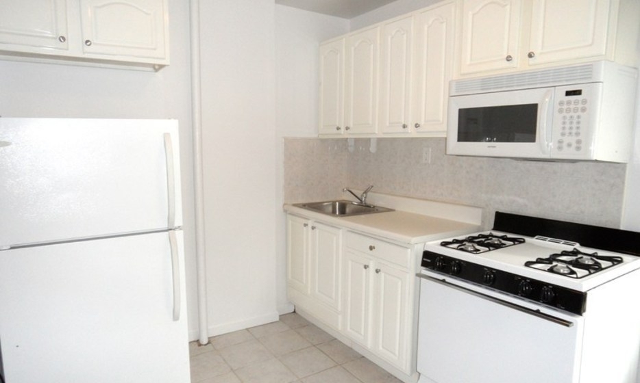 628 West 151st Street - Photo 4