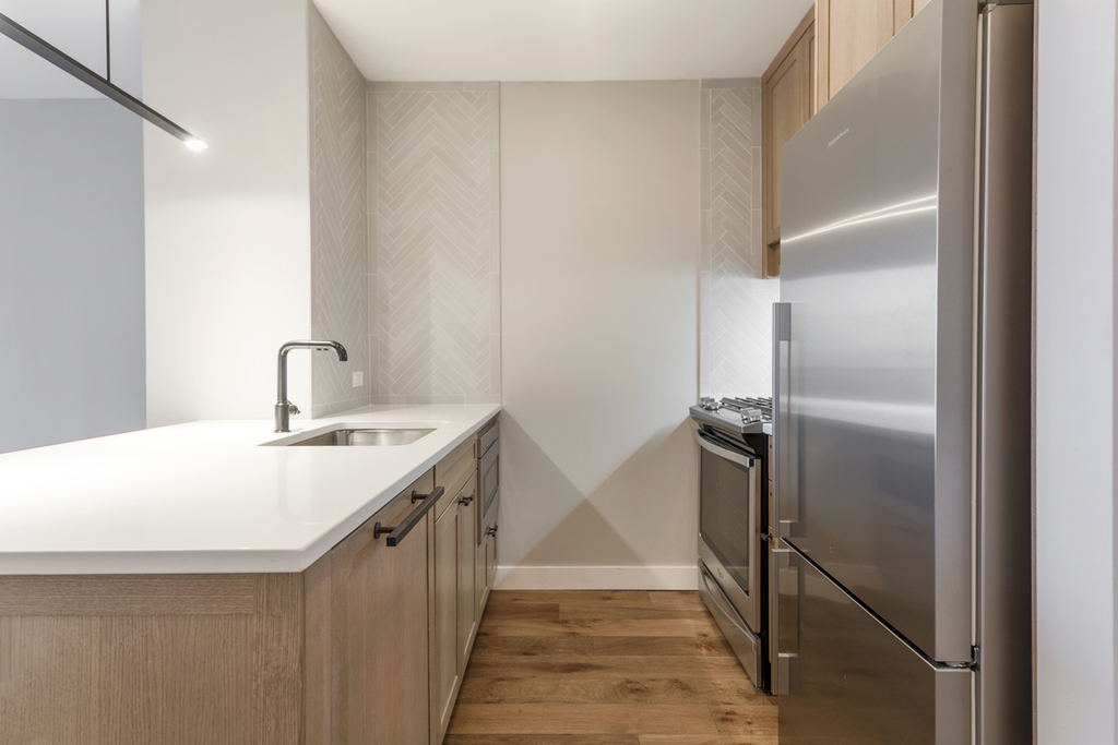 560 west 43rd - Photo 2