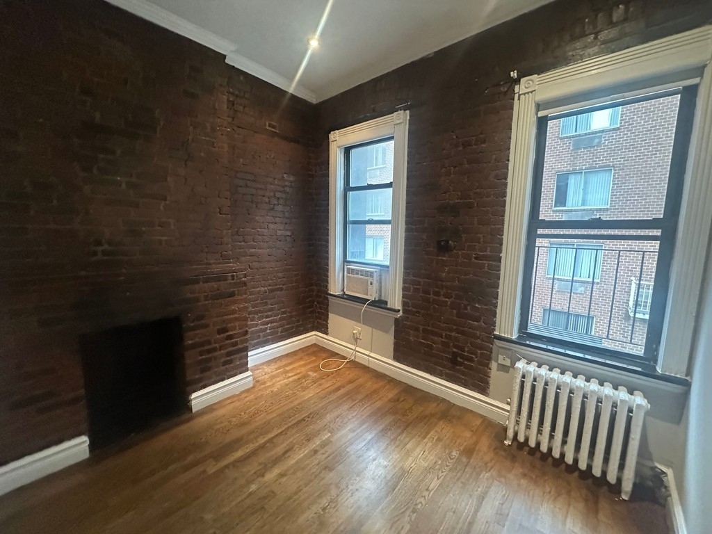 2BR in Rose Hill - Photo 4