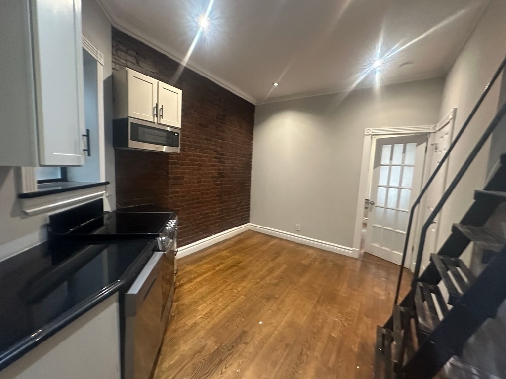2BR in Rose Hill - Photo 2