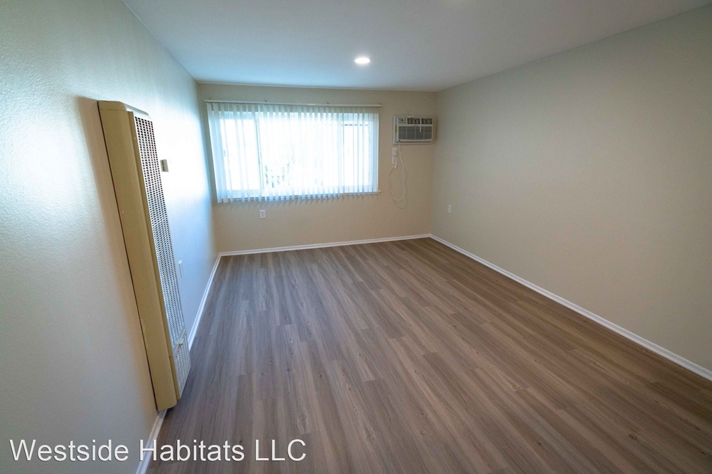 5405 Lindley Avenue - Photo 1