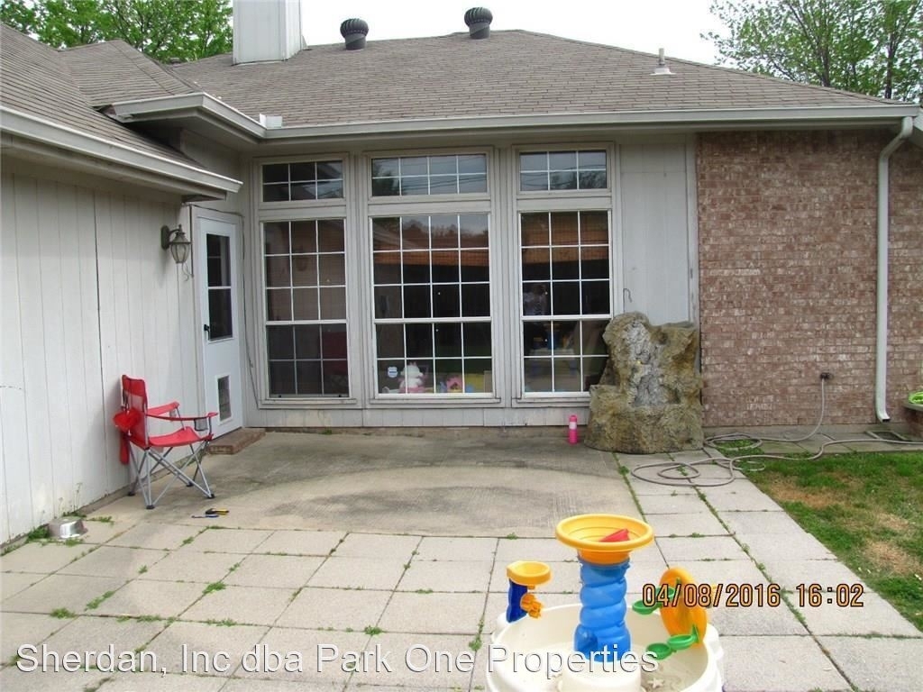 11300 Newport Drive - Photo 7