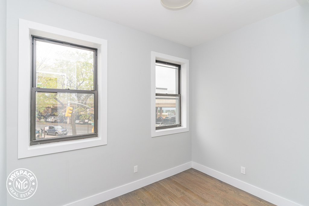 644 Lorimer Street - Photo 2